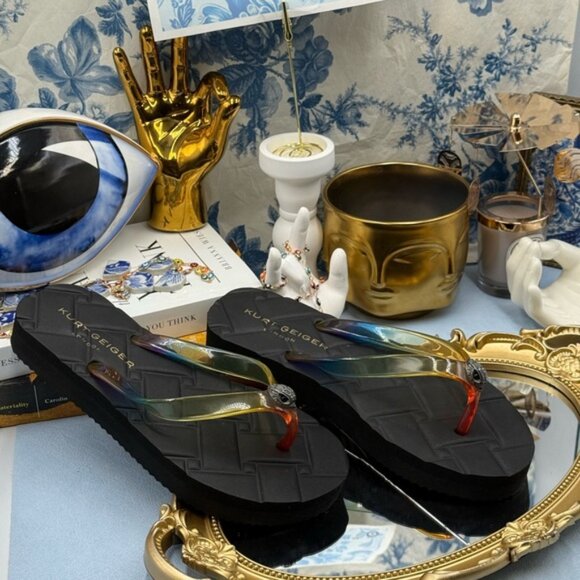 🆕 KURT GEIGER LONDON 🧿 NWOB Japonski Kensington Rainbow Flipflop, Black - Sz 7 - Picture 4 of 12